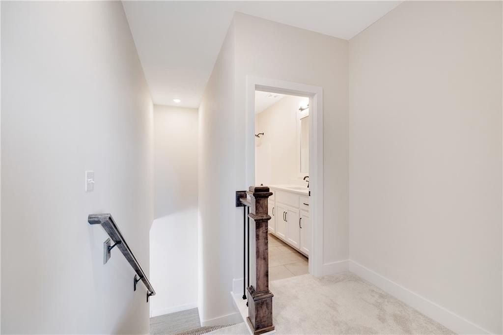 2040 Sw Wheatfield Court. Lees Summit, MO 64082