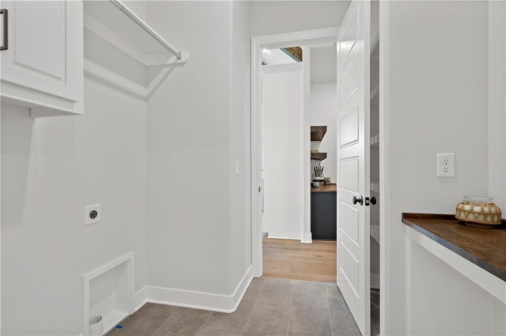 2123 Nw Killarney Lane. Lees Summit, MO 64081