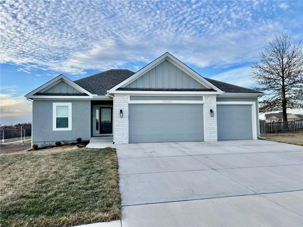 2185 Heritage Circle. Liberty, MO 64068