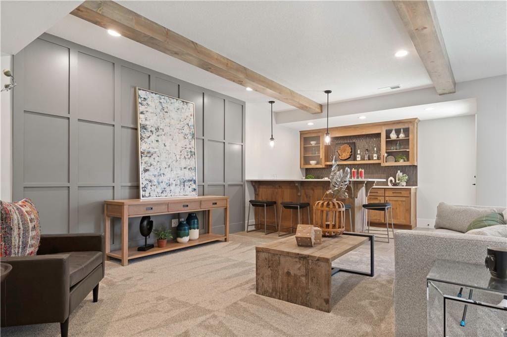 2520 Ne Woodland Oak Circle. Lees Summit, MO 64086