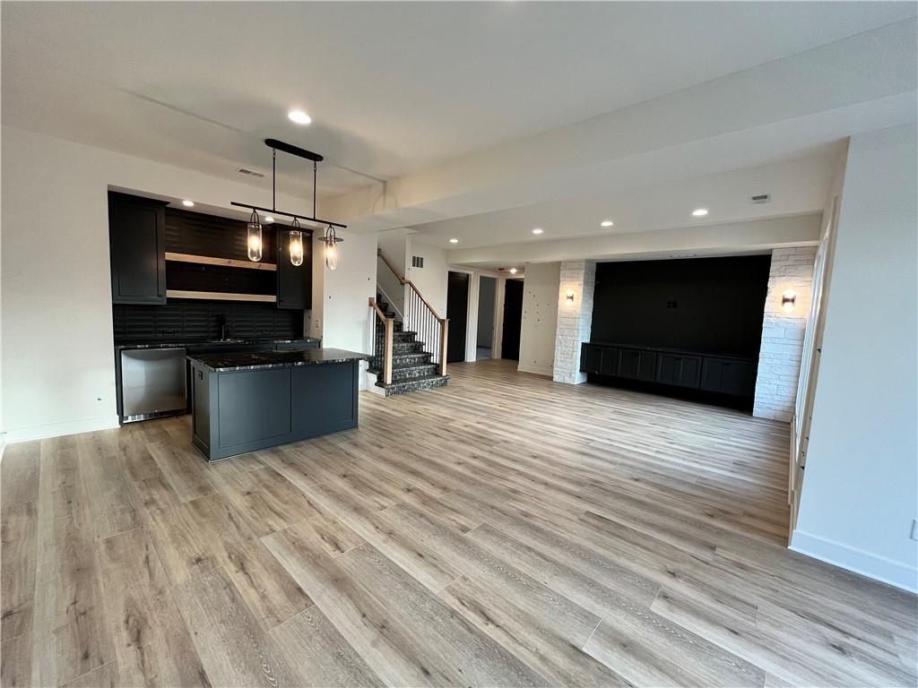 2504 Ne Woodland Oak Circle. Lees Summit, MO 64086