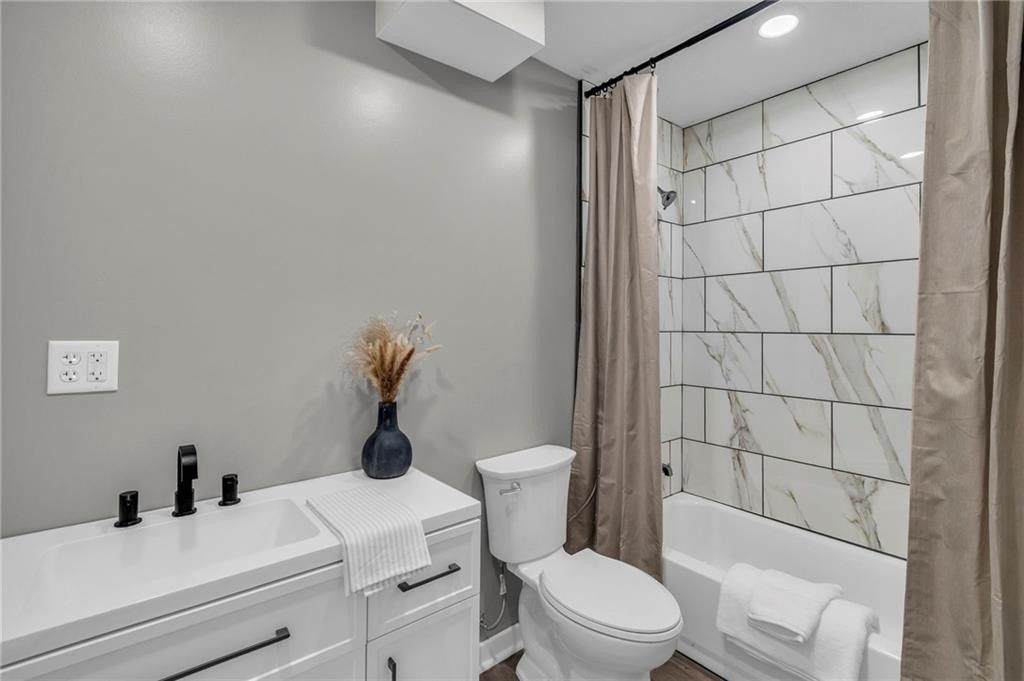 511 W Mcgaughy Street. Hamilton, MO 64644