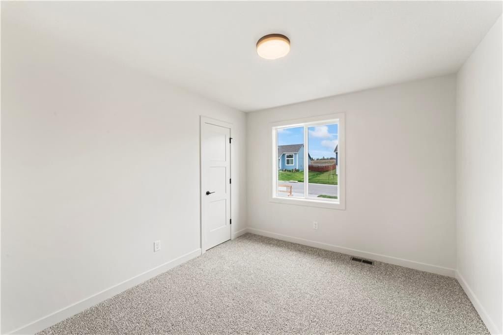 612 Se 21St Street. Oak Grove, MO 64075