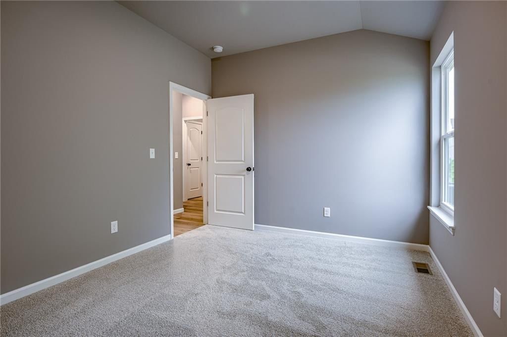 27012 E Dogwood Lane. Lees Summit, MO 64086