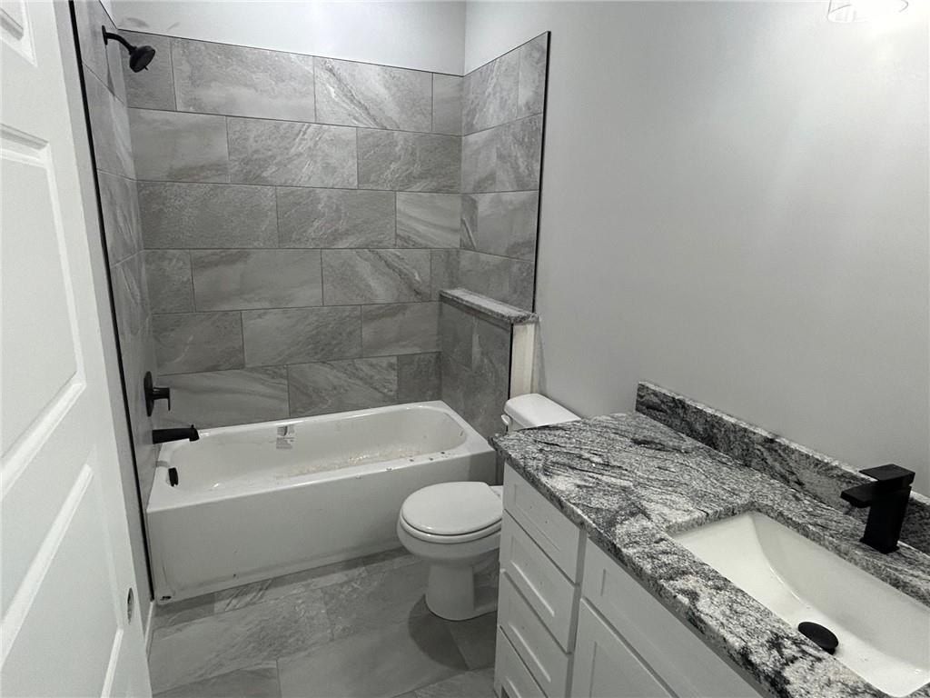 2367 Ne Skopelos Court. Blue Springs, MO 64014