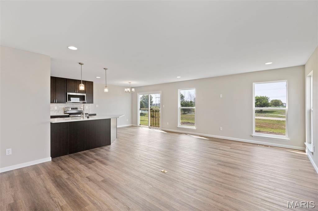 2 Burlington At River Bluffs Meadows. Florissant, MO 63031