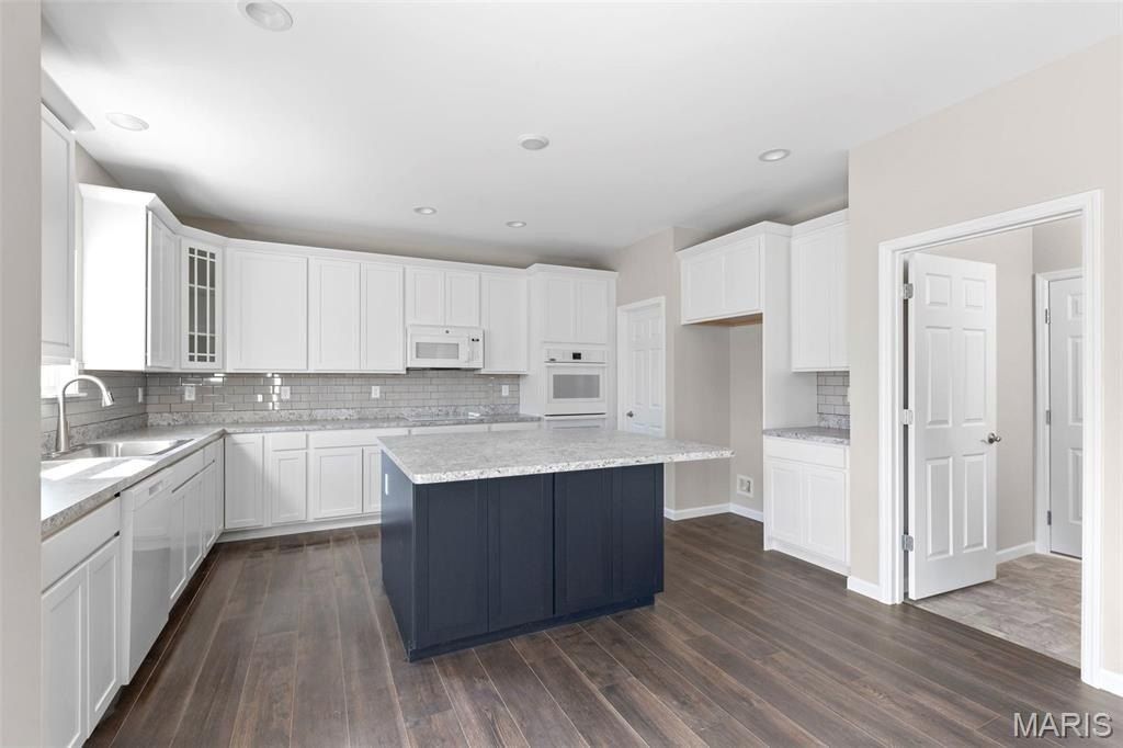 2 Hermitage Ii At Hawk Ridge. Lake St Louis, MO 63367