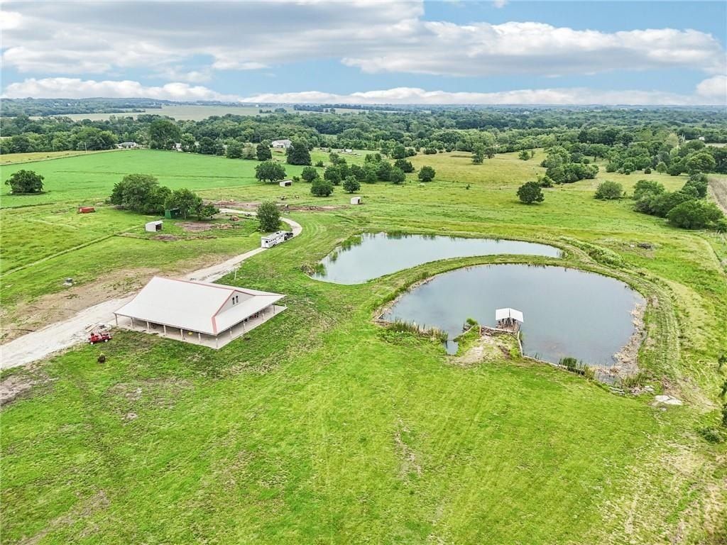 301 Nw 1601 Road. Kingsville, MO 64061