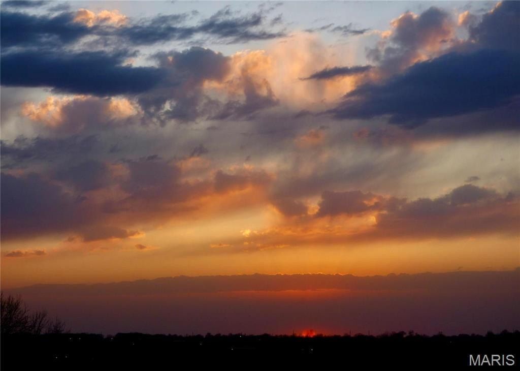 2377 Fiddlers Close Road. Washington, MO 63090