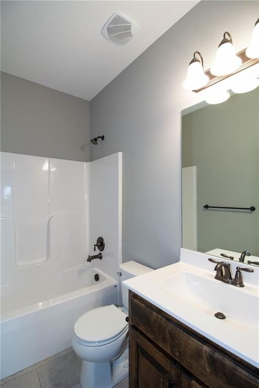 3718 Ne 90Th Terrace. Kansas City, MO 64156