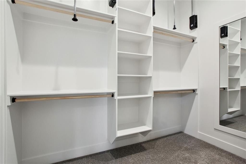 4825 Nw Martin Street. Riverside, MO 64150