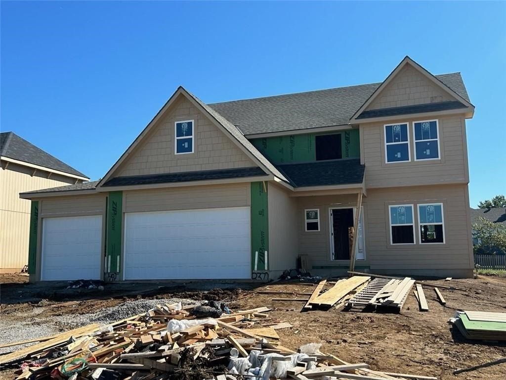 2372 Ne Colonnade Avenue. Grain Valley, MO 64029