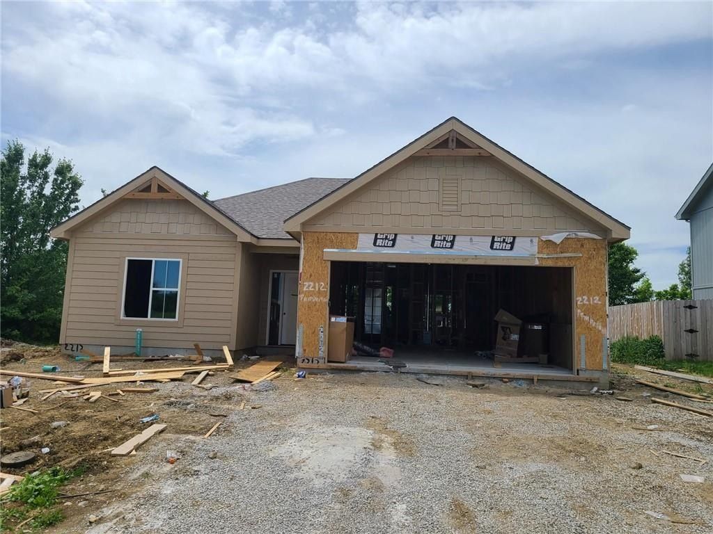 2212 Pemberton Drive. Harrisonville, MO 64701