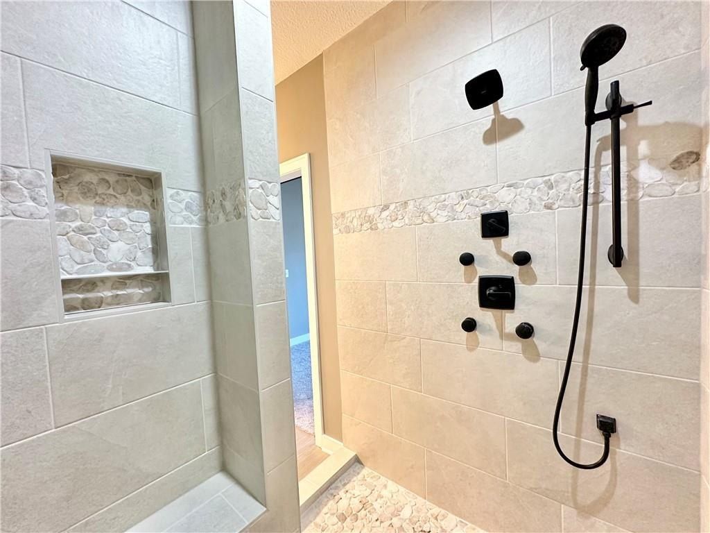 11804 E 231St Street. Peculiar, MO 64078