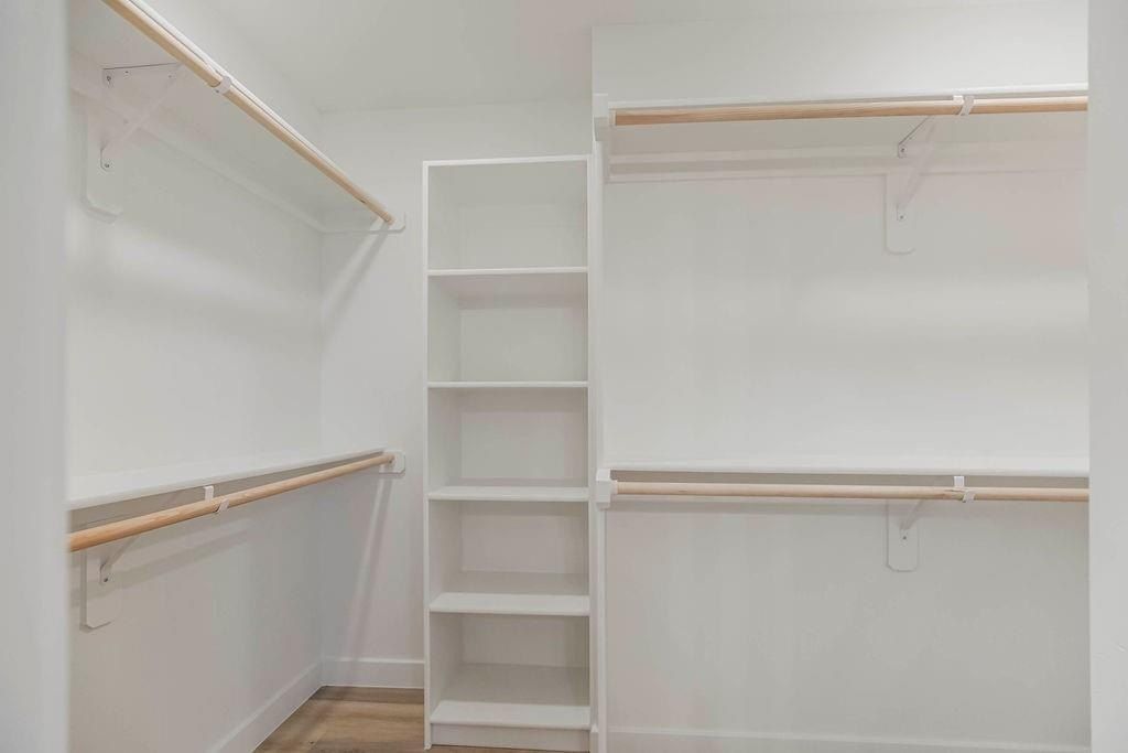 3827 Nw 93Rd Street. Kansas City, MO 64154