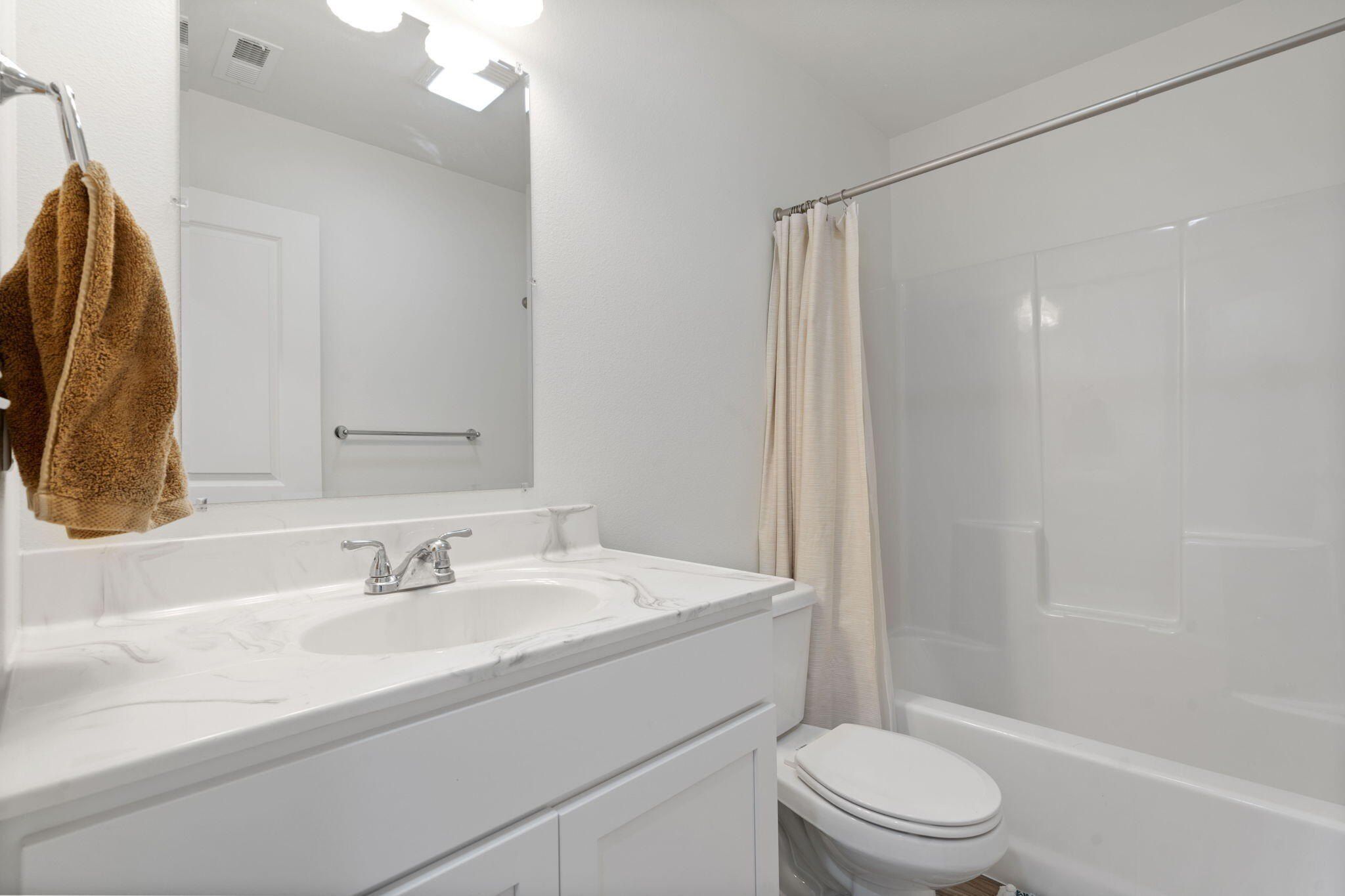 142 Oakwood Estates Court. Hollister, MO 65672