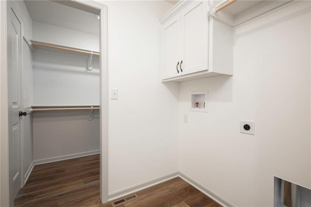 1307 Ne Sequoia Court. Oak Grove, MO 64075