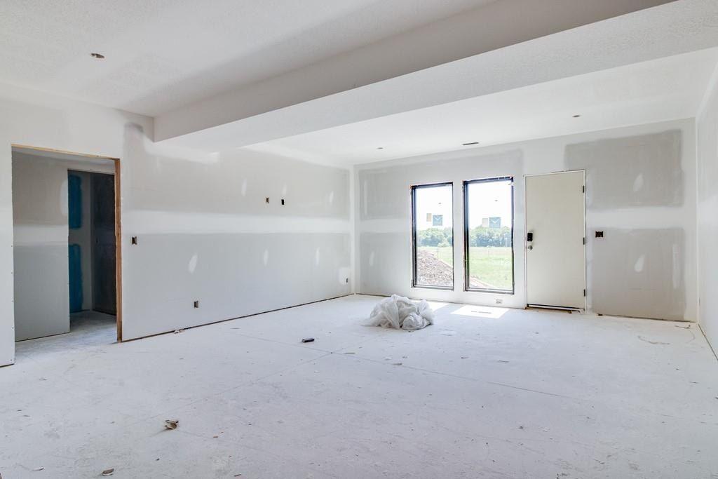 1841 Woodward Circle. Raymore, MO 64083