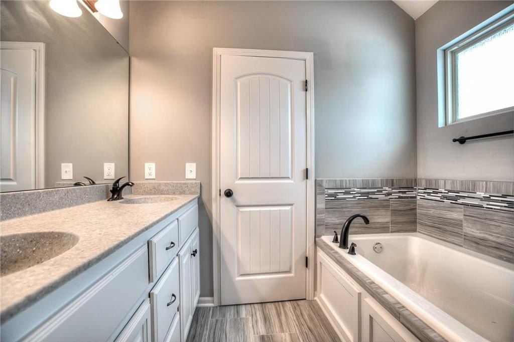 6110 Ne 118Th Street. Kansas City, MO 64156