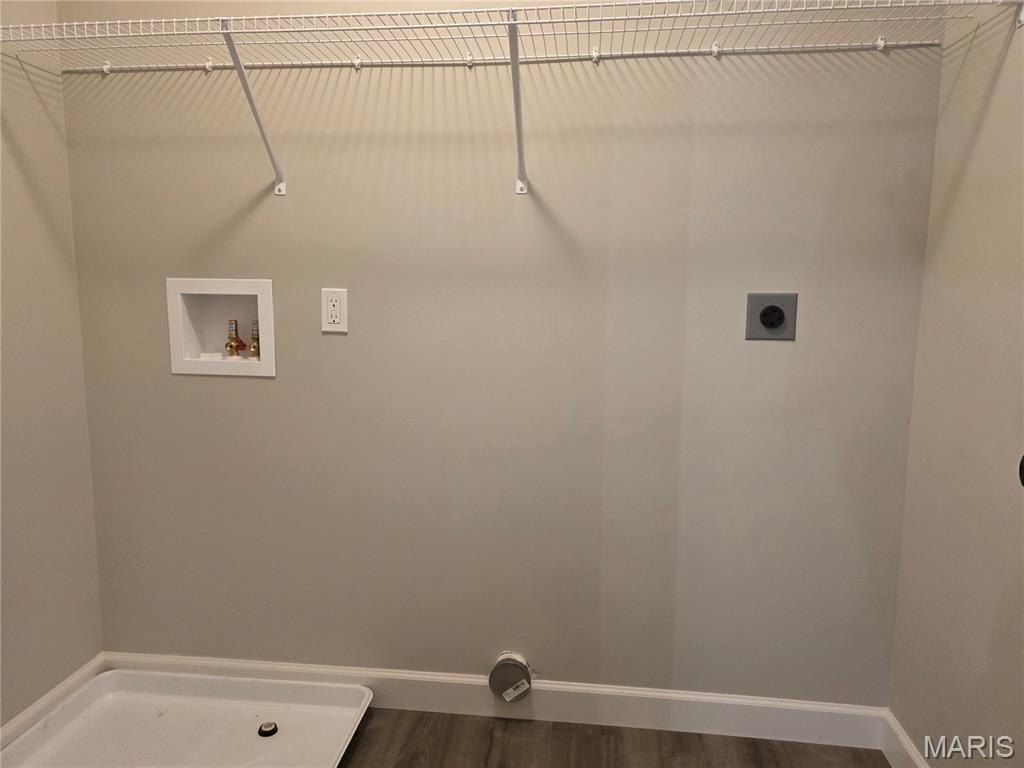 10107 Niblic Drive. Overland, MO 63114