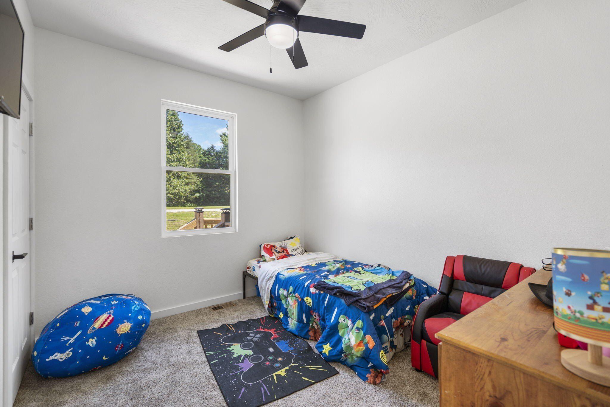 98 Whitney Lane. Lampe, MO 65681