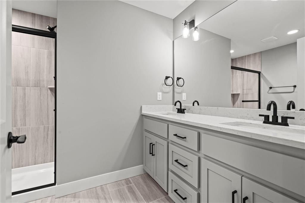 11225 Felton Street. Sugar Creek, MO 64054