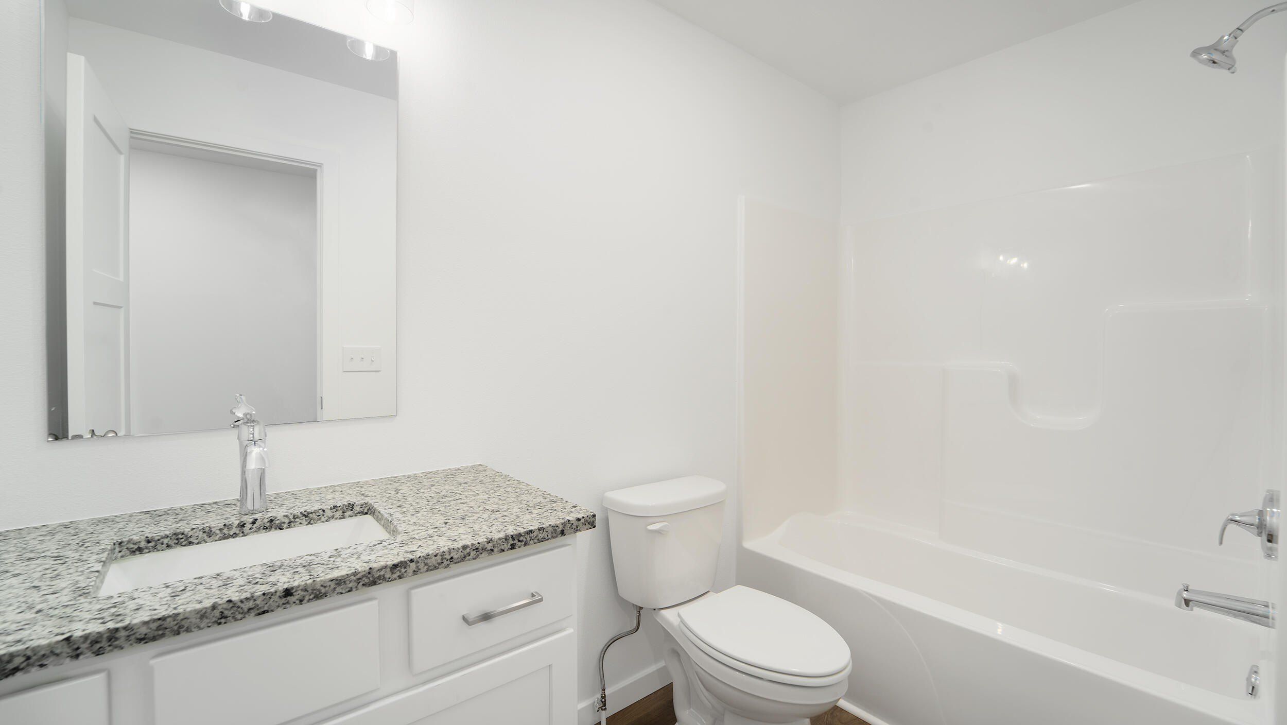 3949 E Fieldcrest Court. Brookline, MO 65619