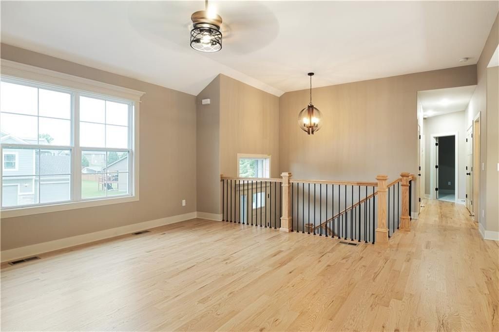 18410 Rock Creek Drive. Smithville, MO 64089