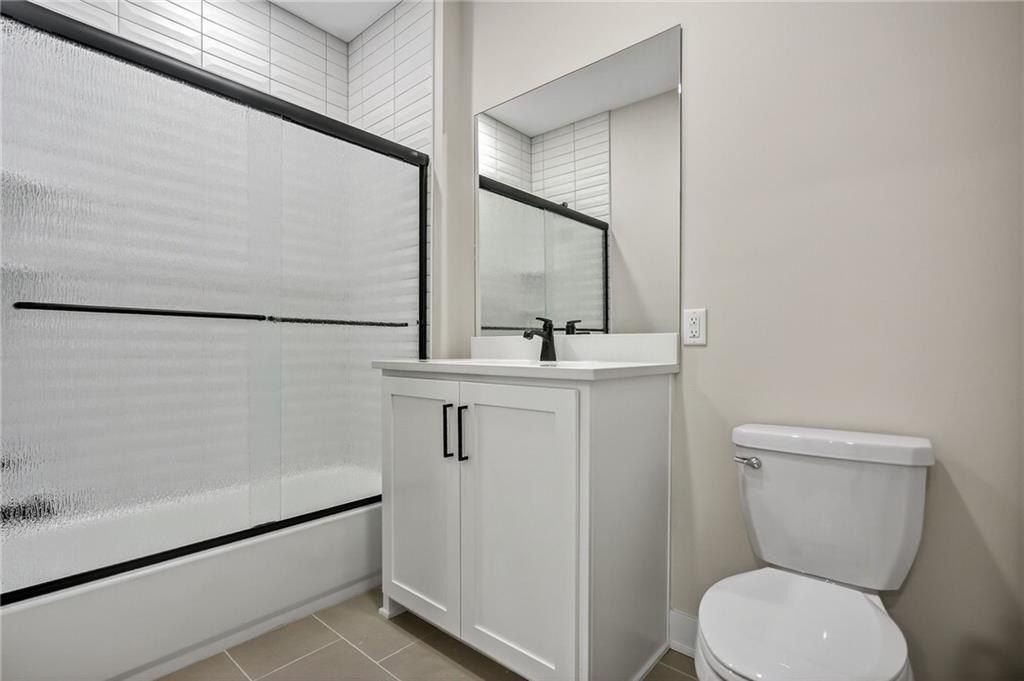 8310 Nw Forest Drive. Weatherby Lake, MO 64152