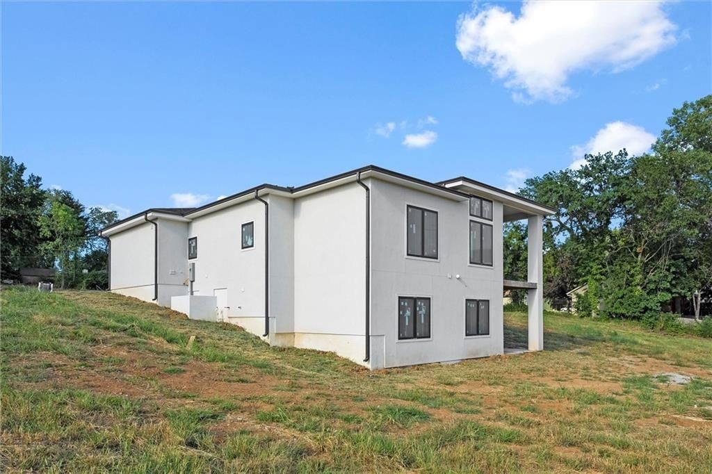 2611 Nw 84Th Terrace. Kansas City, MO 64154