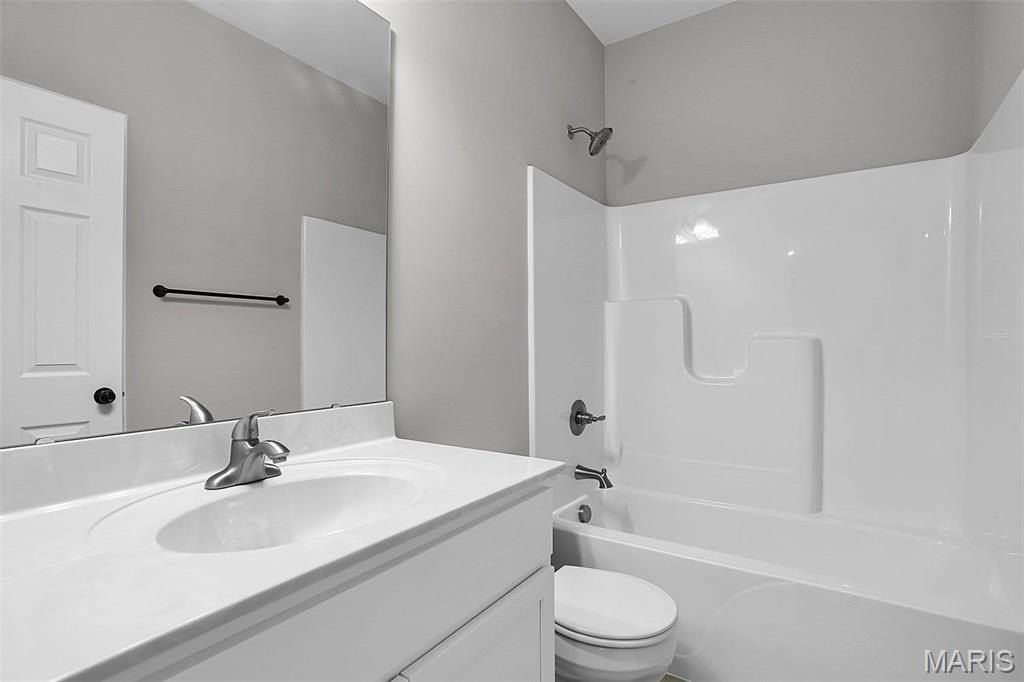 2328 Fiddlers Close Road. Washington, MO 63090