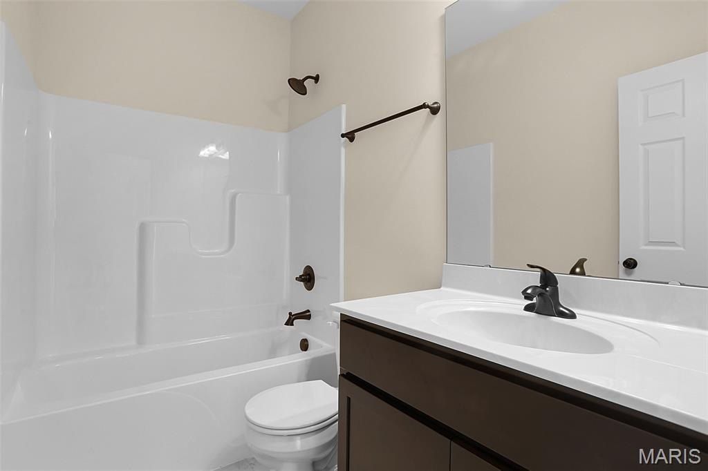 3305 Back Lane Court. Washington, MO 63090