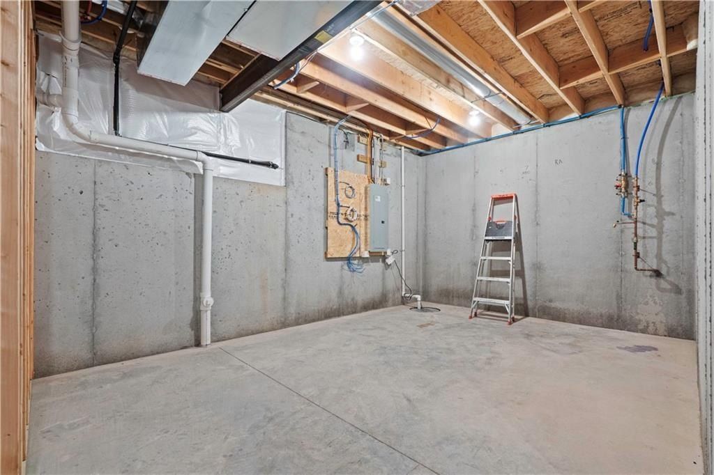 2607 Ne Woodland Oak Drive. Lees Summit, MO 64086