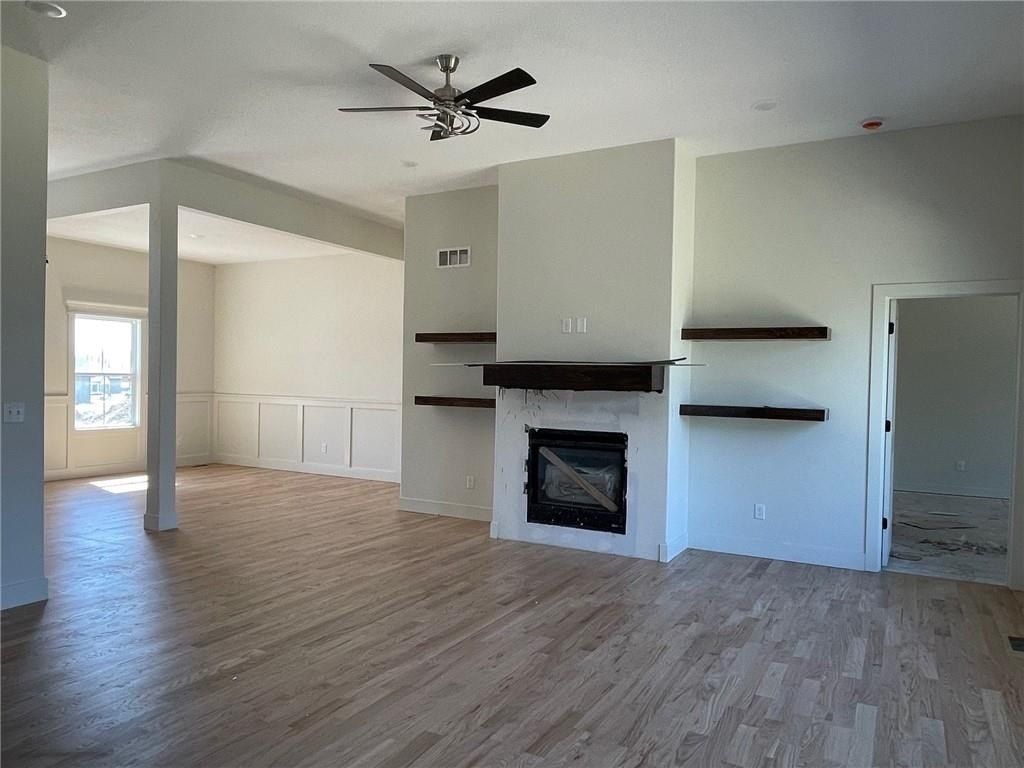 504 Blackhawke Drive. Smithville, MO 64089