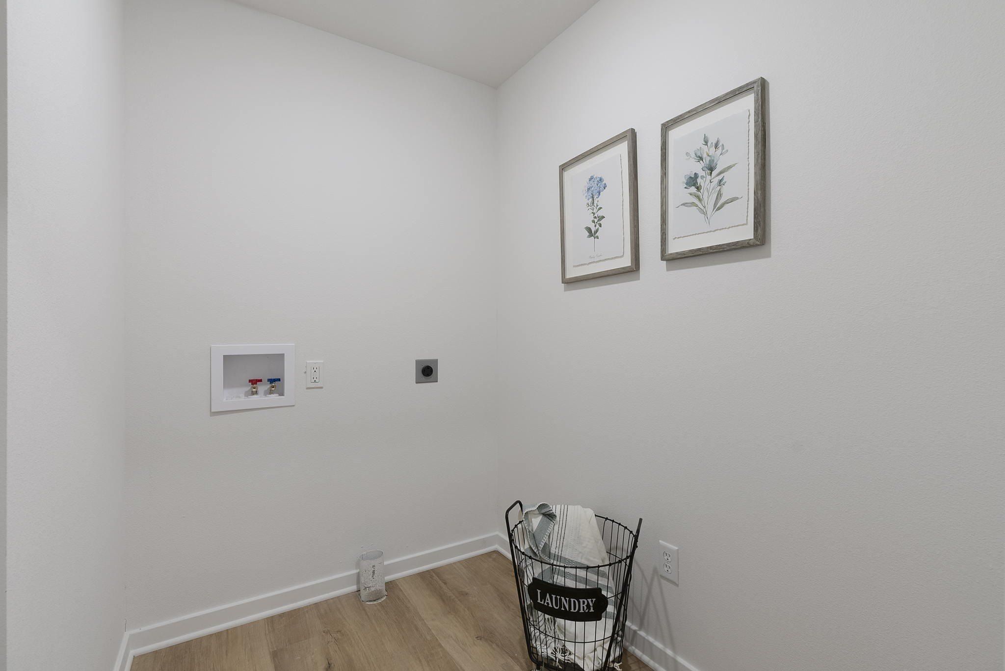 4082 E Ashwood Court. Brookline, MO 65619