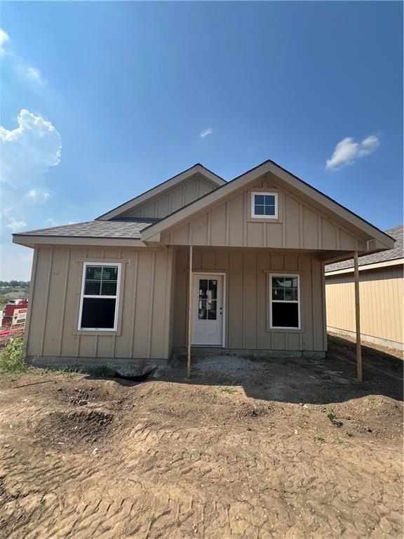 1600 Cottonwood Creek Avenue. Kearney, MO 64060