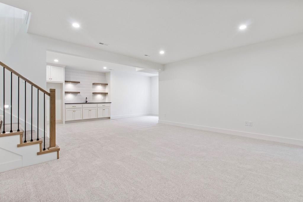 2601 Ne Crestview Street. Blue Springs, MO 64029