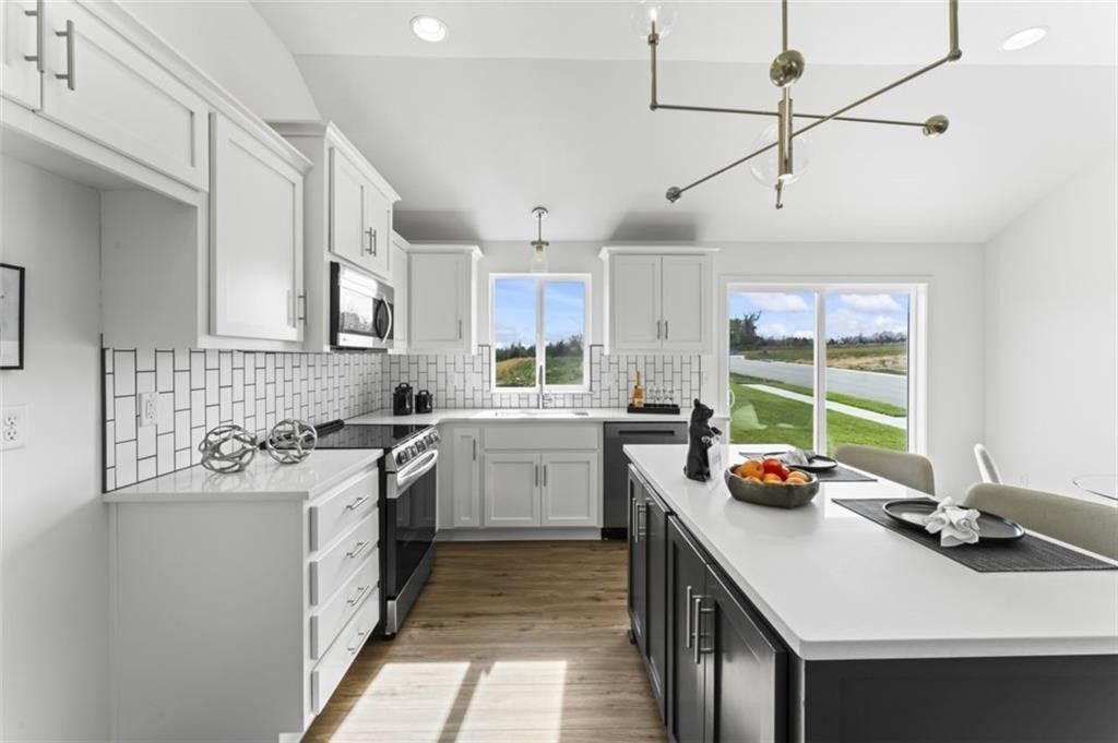 2112 Se Oak Ridge Drive. Oak Grove, MO 64075