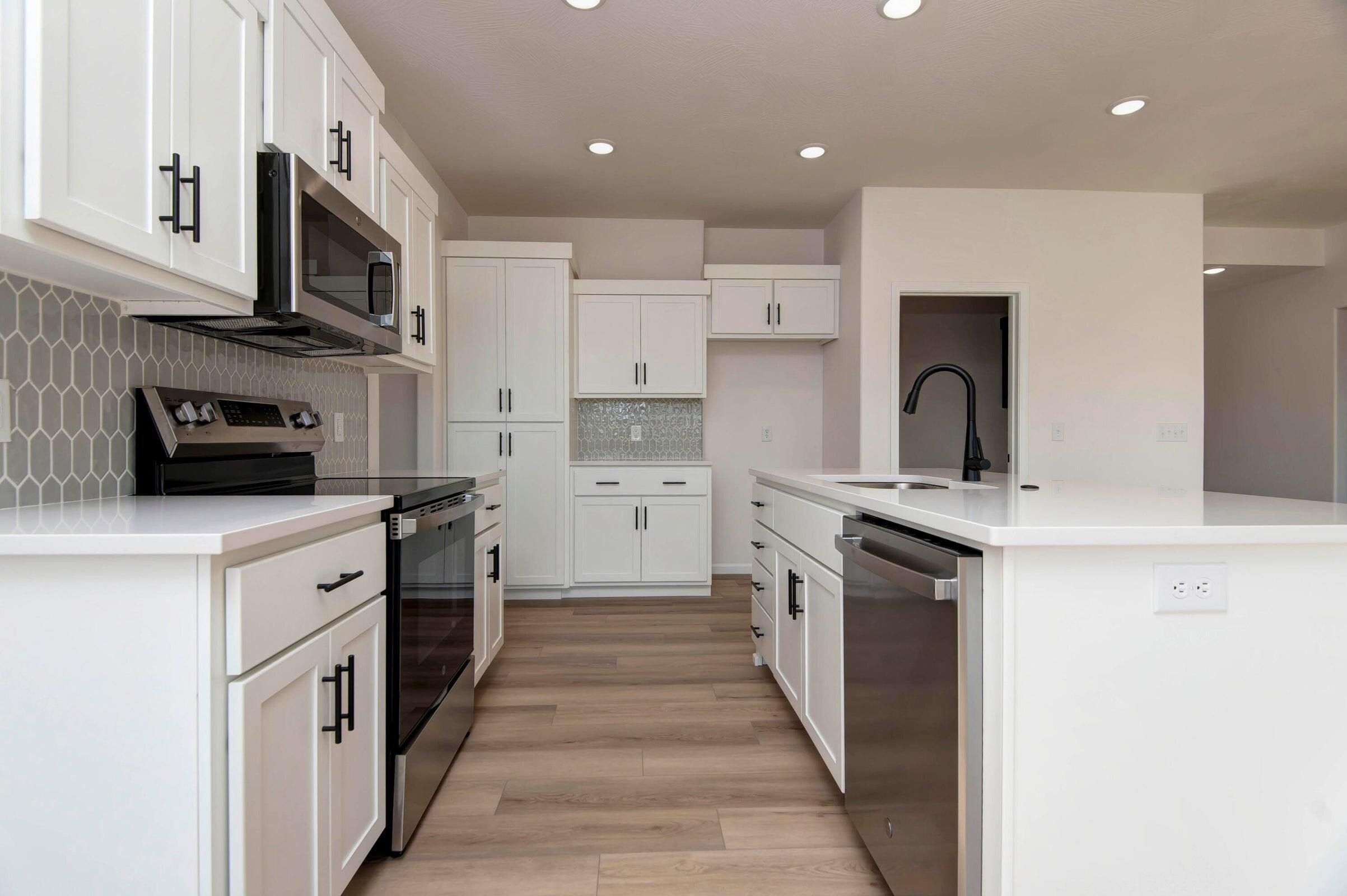 4237 S Hollow Branch Way. Battlefield, MO 65619