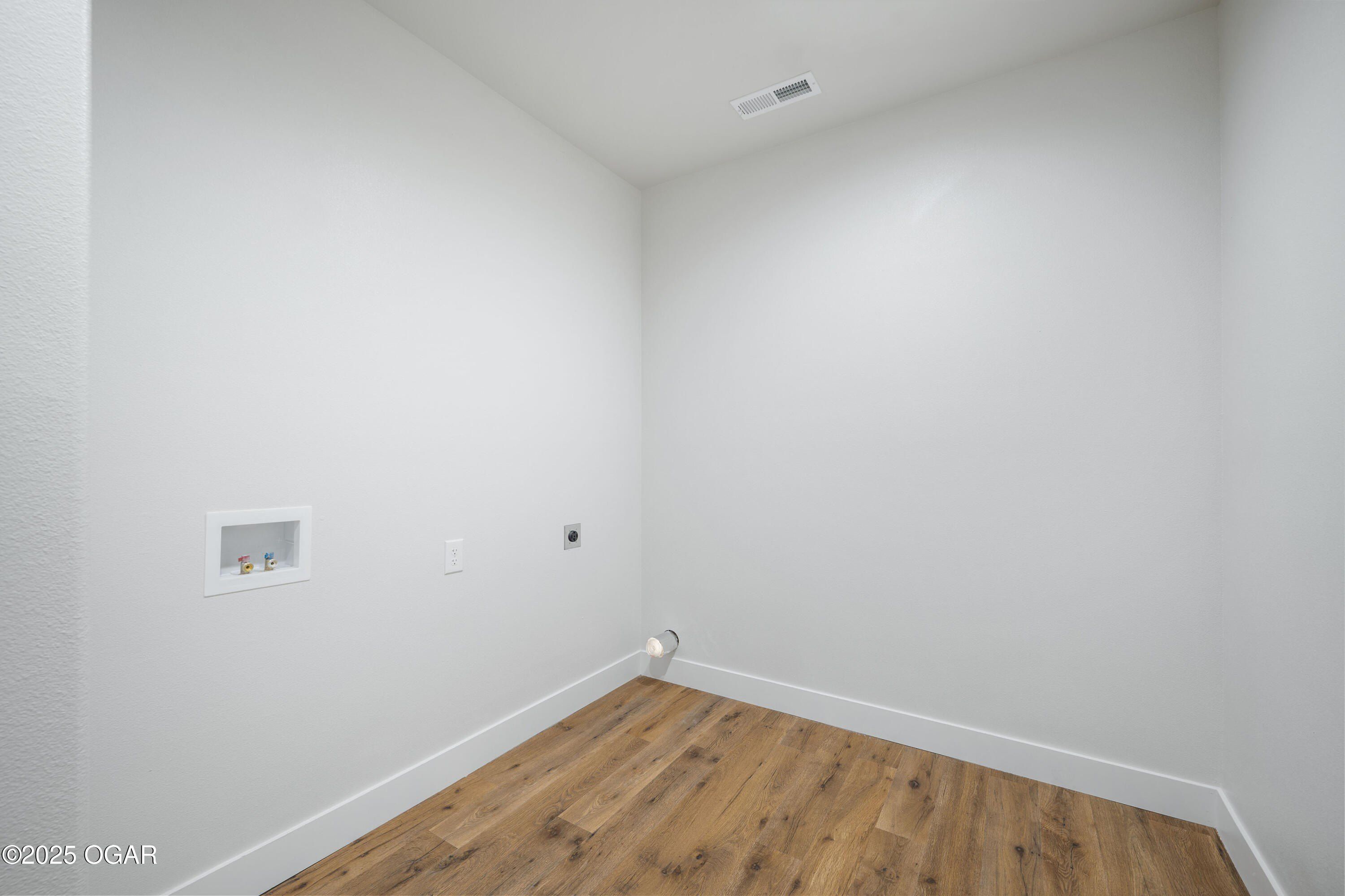 17 Builders Lane. Anderson, MO 64831