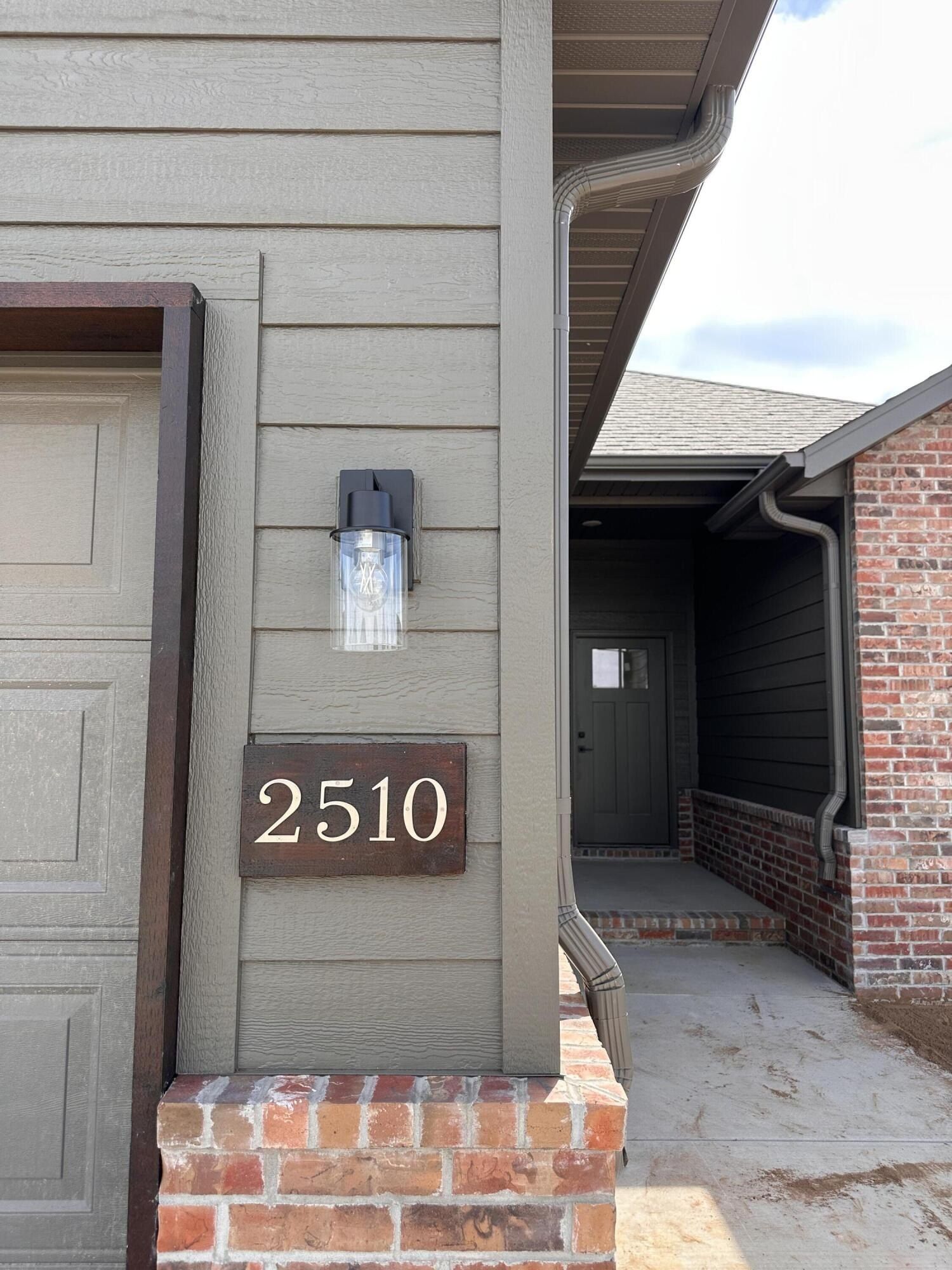 2510 W Mcguffey Street. Ozark, MO 65721