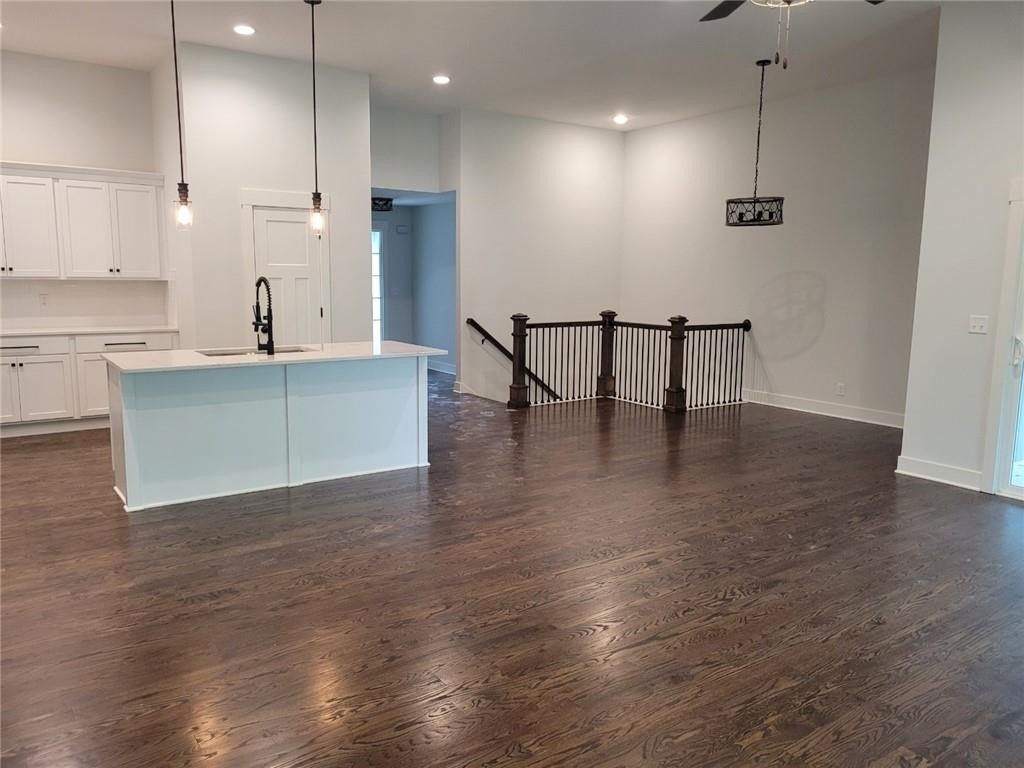 1305 N Holland Court. Independence, MO 64056