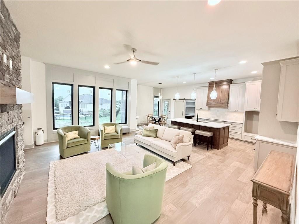 2704 Ne Amanda Lane. Blue Springs, MO 64029