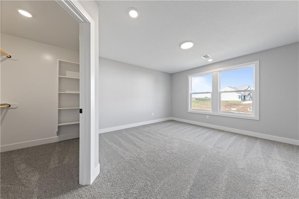 13572 Prairie Creek Place. Parkville, MO 64152