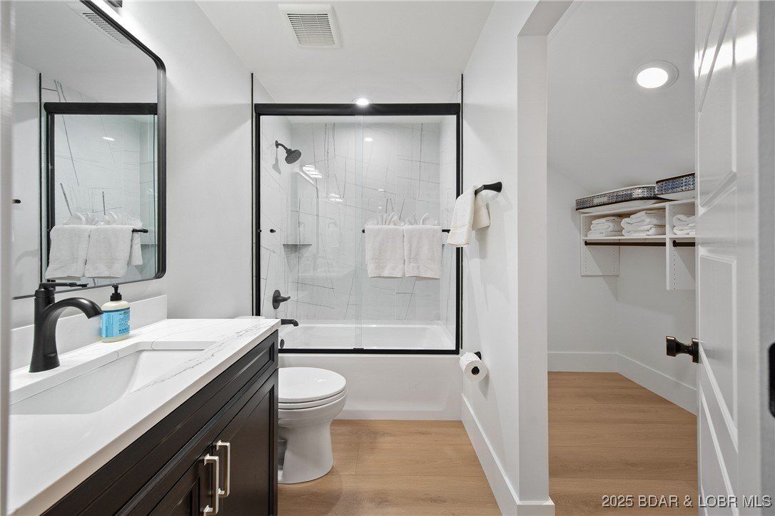 53 Rosco Road. Lake Ozark, MO 65049