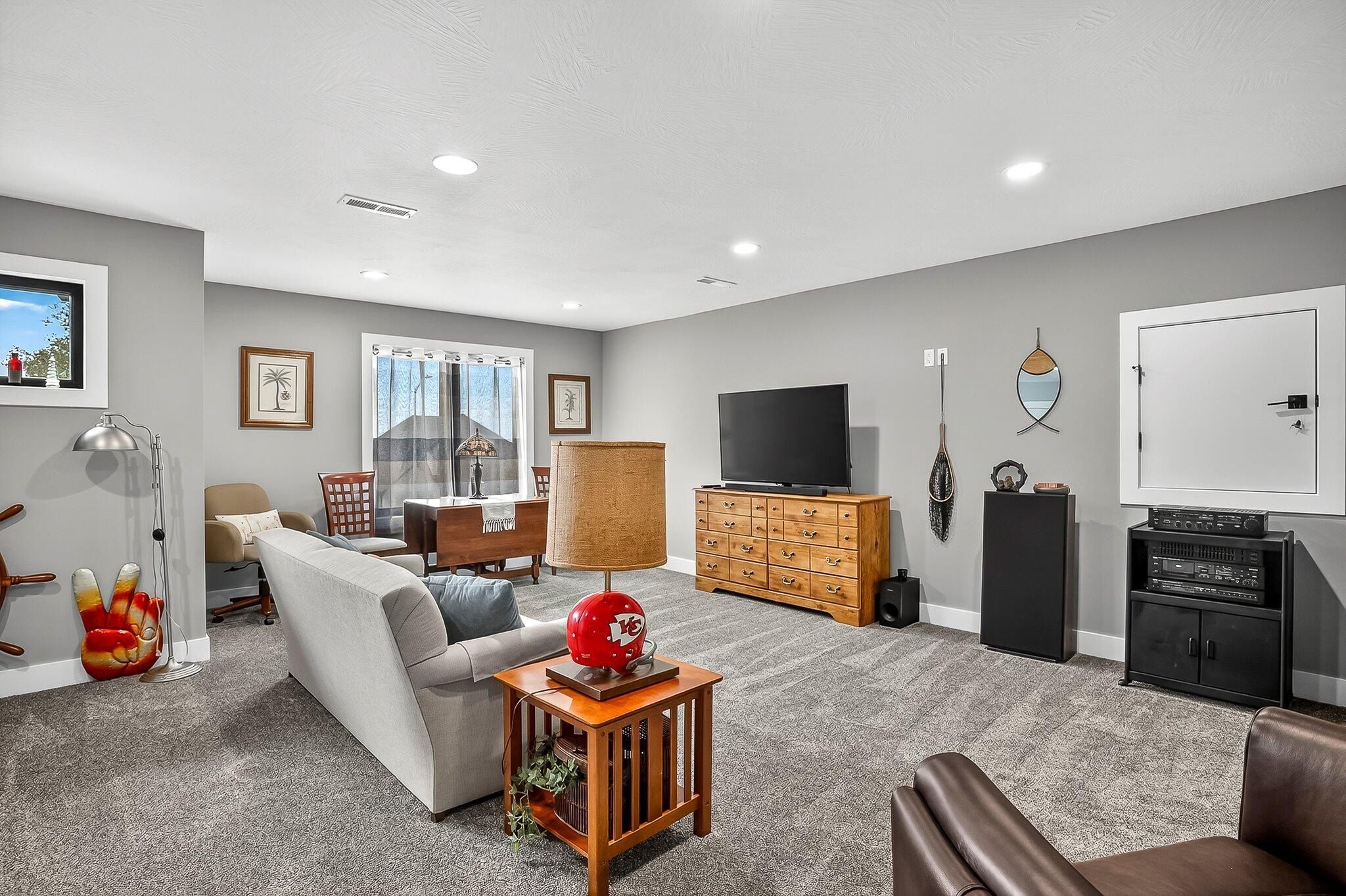 989 E Siler Parkway. Springfield, MO 65810