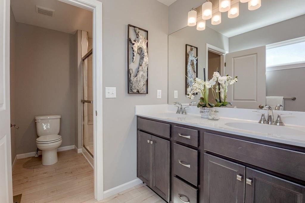 121 Nw Mulberry Court. Blue Springs, MO 64014