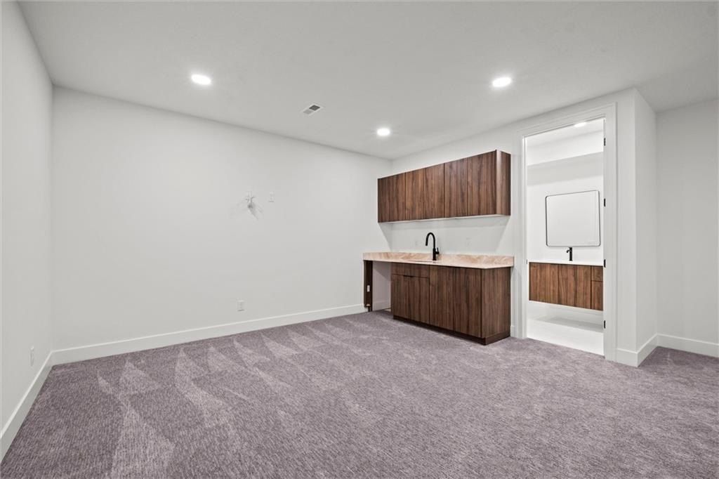 2614 Nw 84Th Terrace. Kansas City, MO 64154