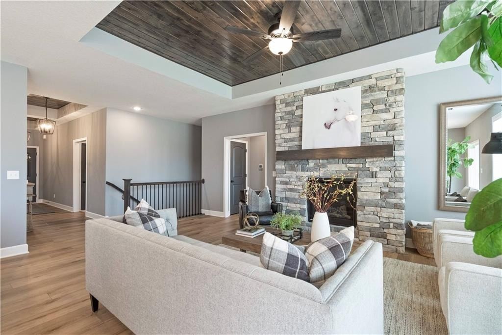 405 Sw Redbud Court. Blue Springs, MO 64014