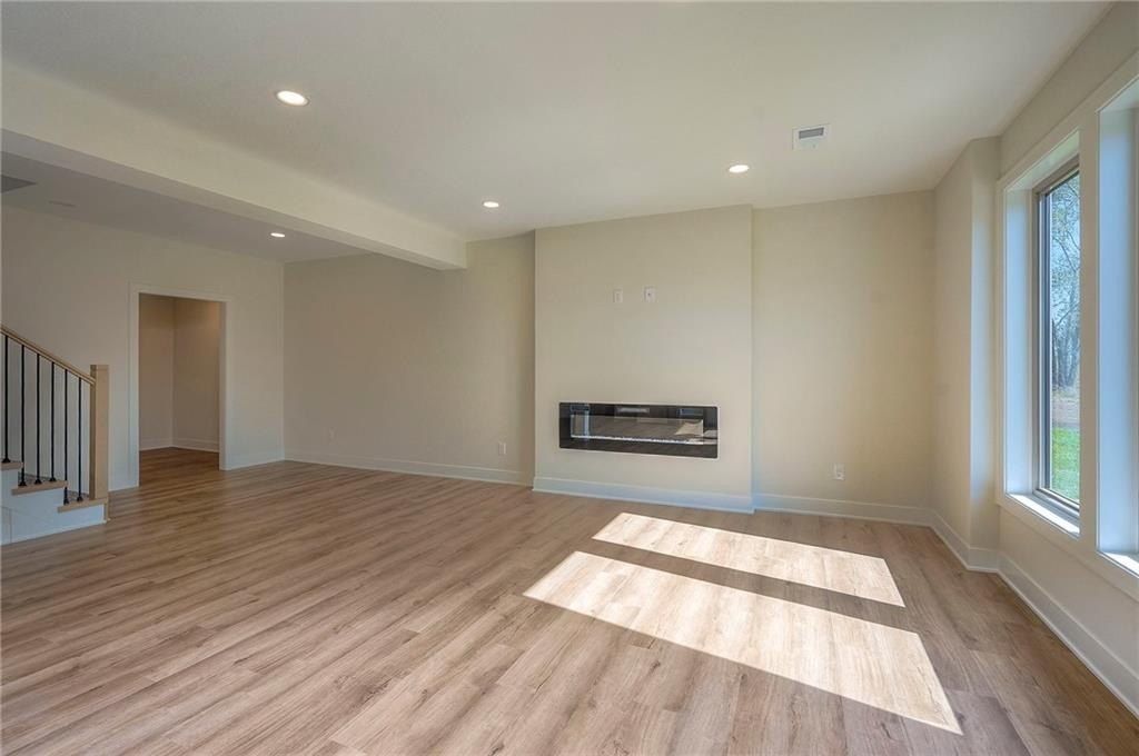 907 Savannah Lane. Greenwood, MO 64034